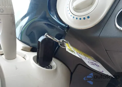 2013 Fiat 500 Pop z USA, uszkodzony, nr VIN 3C3CFFAR9DT543744